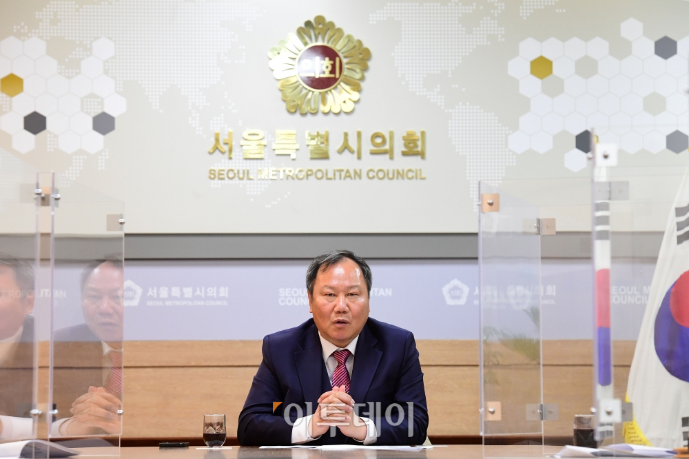 ▲김인호 서울시의회 의장은 가장 시급한 현안으로 '청년 실업'을 꼽았다. 일자리가 사라지는 현실을 안타까워했다. (고이란 기자 photoeran@)