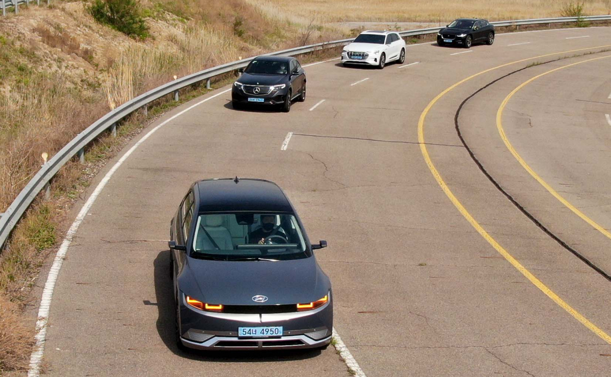 ▲아이오닉 5는 상품성과 주행안전성, 감성품질, 효율성 등 전 부문에 걸쳐 좋은 점수를 받았다.  (신태현 기자 holjjak@)