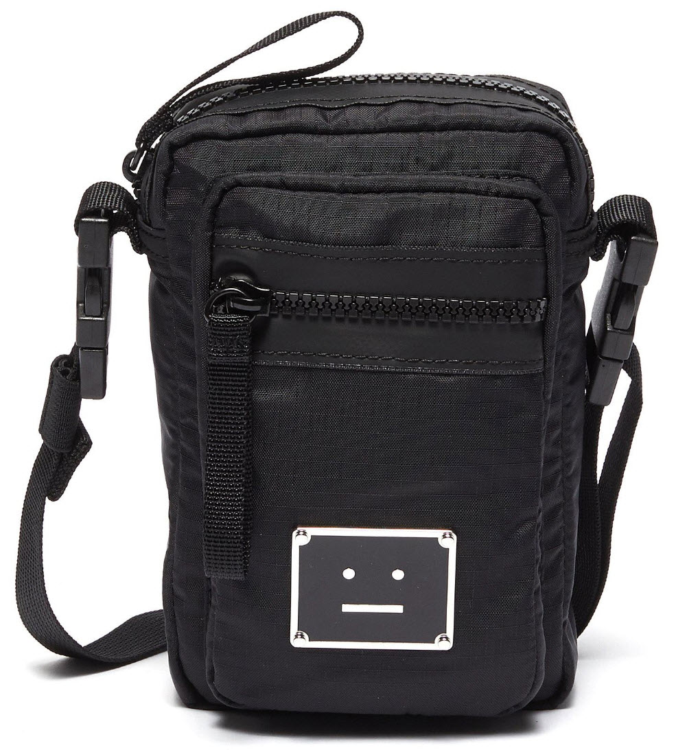 ▲아크네스튜디오 메탈 이모지 메신저백 (사진제공=이베이코리아)