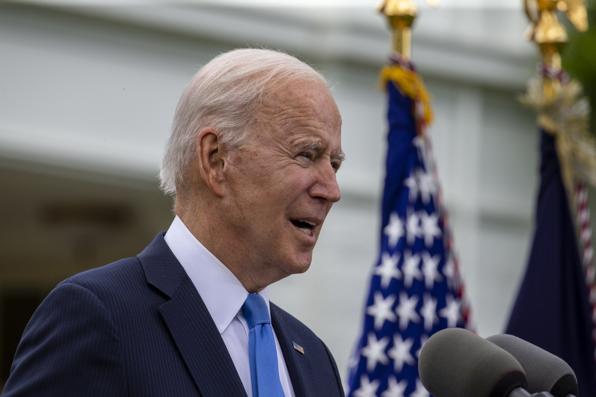 ▲조 바이든 미국 대통령이 13일(현지시간) 백악관 로즈가든에서 CDC의 마스크 지침에 대한 입장을 밝히고 있다. 워싱턴D.C./EPA연합뉴스