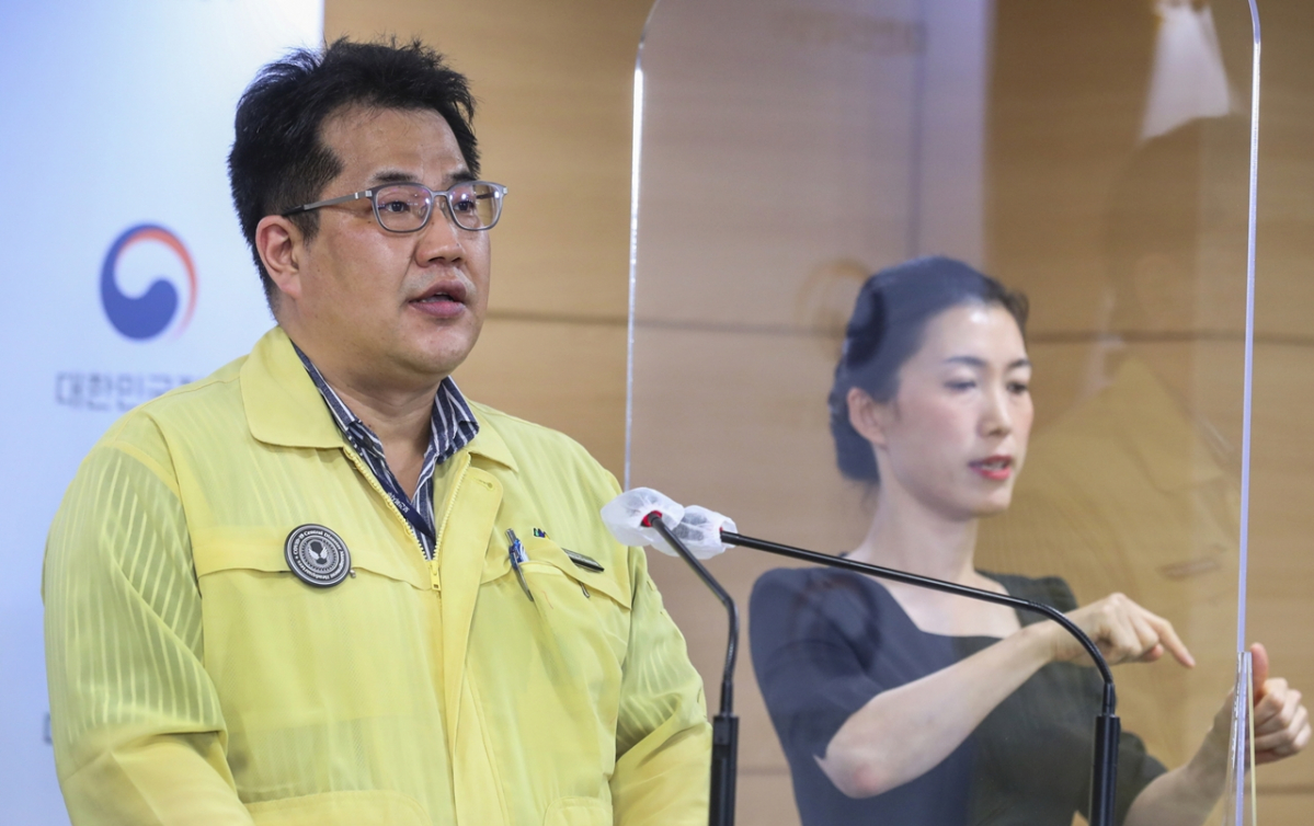 ▲손영래 중앙사고수습본부 사회전략반장의 브리핑 모습. (사진제공=중앙재난안전대책본부)