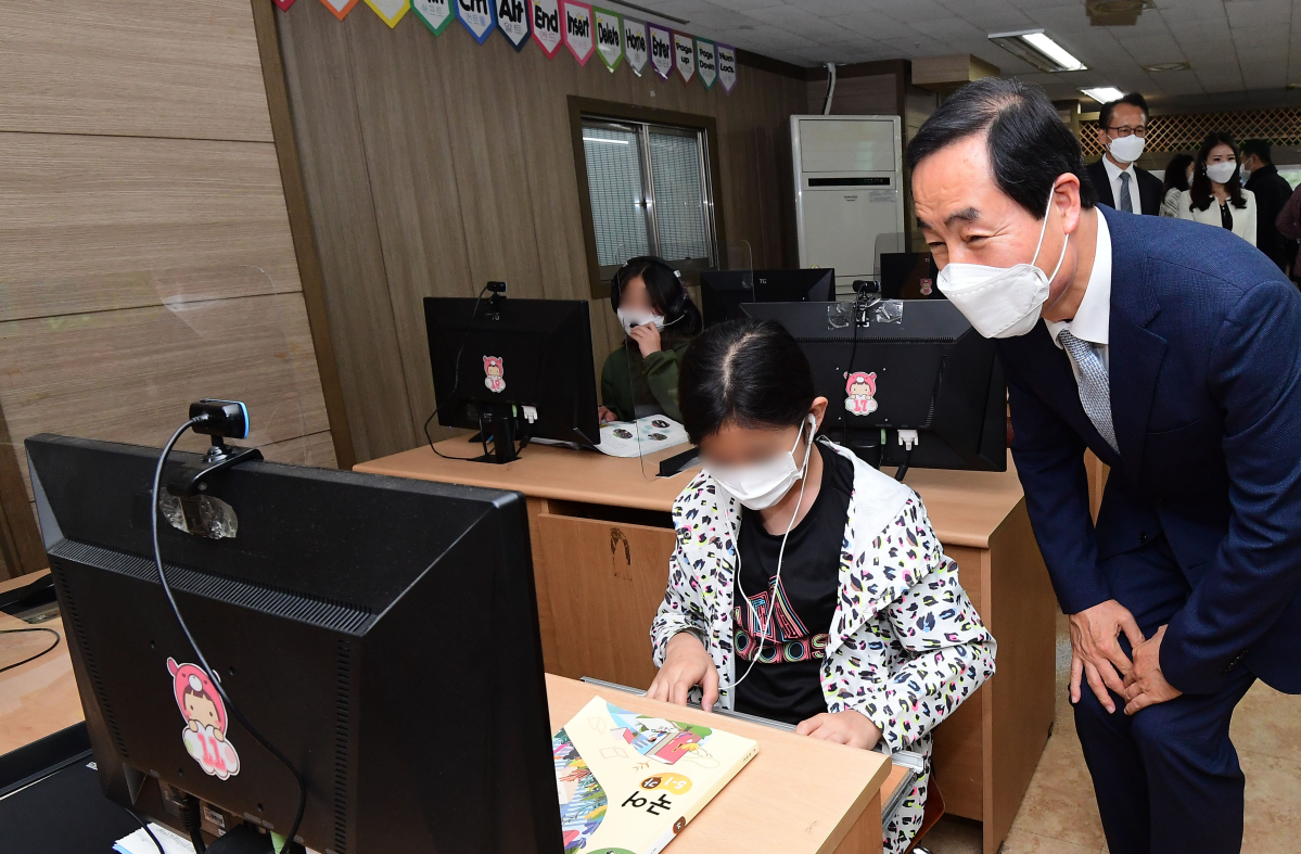 ▲문석진 서대문구청장이 비대면 온라인 수업 중인 학생과 대화를 나누고 있다.  (고이란 기자 photoeran@)
