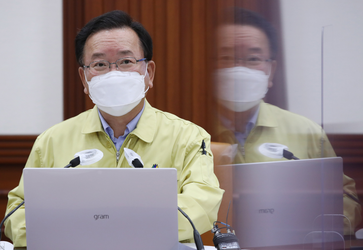 ▲김부겸 국무총리가 16일 오후 서울 종로구 세종대로 정부서울청사에서 열린 코로나19 대응 중앙재난안전대책본부(중대본) 회의에서 모두발언을 하고 있다. (공동취재사진단)