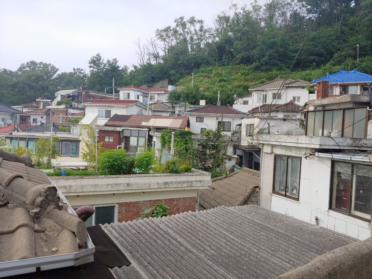 ▲2차 공공재개발 후보지에 신축 빌라가 무분별하게 들어서면서 주민들의 피해가 우려된다. 서울 성북구 성북1구역 주택가 모습. (이동욱 기자 toto@)