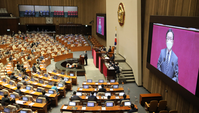▲김부겸 신임 국무총리가 21일 오전 서울 여의도 국회 본회의장에서 열린 제387회 국회(임시회) 제2차 본회의에 출석해 인사말을 하고 있다. (연합뉴스)