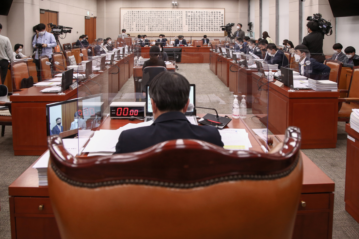 ▲20일 서울 여의도 국회에서 열린 법제사법위원회에서 야당의 퇴장 속에서 법안을 처리를 위한 전체회의가 열리고 있다. (뉴시스)