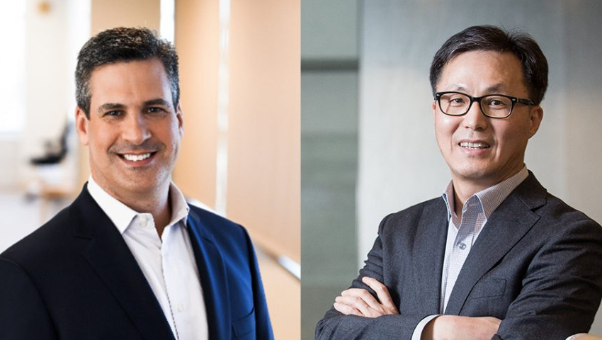 ▲크리스 워커 인텔 부사장 겸 모바일 클라이언트 플랫폼 그룹 총괄, 삼성전자 무선사업부 NC 개발팀장 김학상 부사장(왼쪽부터) (사진제공=삼성전자)