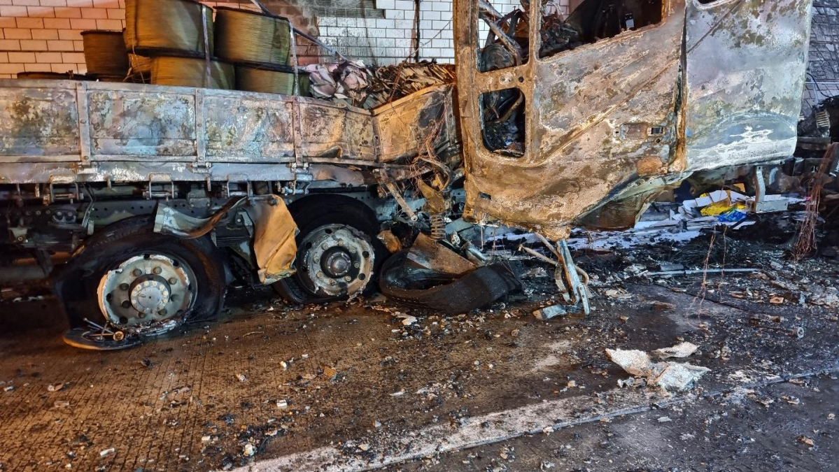 ▲25일 오전 2시 40분께 충북 옥천군 군북면 경부고속도로 서울 방향 증약터널(대전방향) 안에서 승용차와 화물차 등 8대가 추돌하는 사고가 발생했다. (연합뉴스)