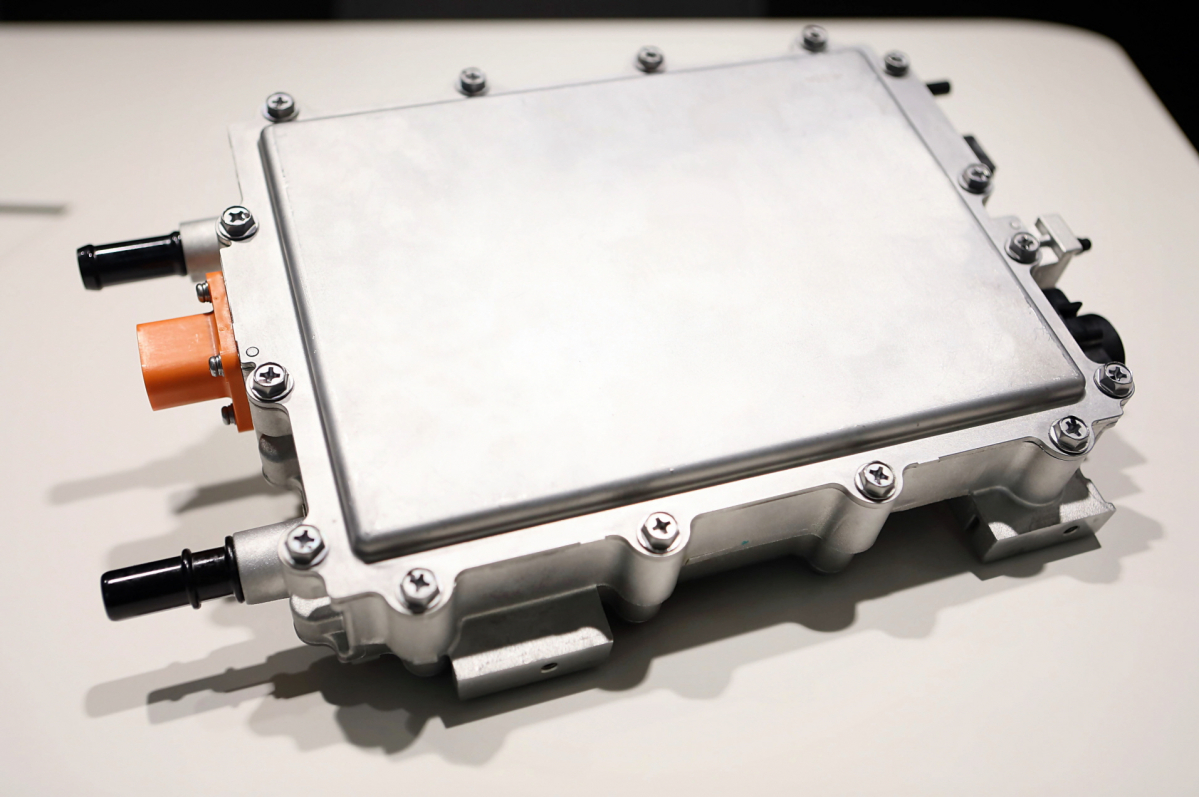 ▲LG이노텍이 재규어 랜드로버에 공급 중인 DC-DC 컨버터 (사진제공=LG이노텍)