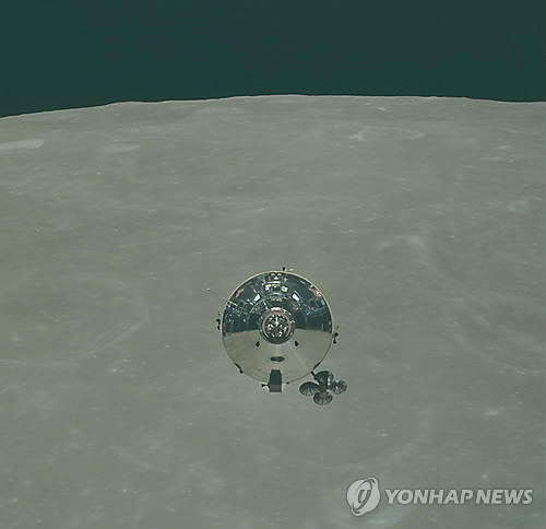 ▲달을 배경으로 한 아폴로 우주선출처: 아폴로 프로젝트 아카이브(플리커). (연합뉴스)