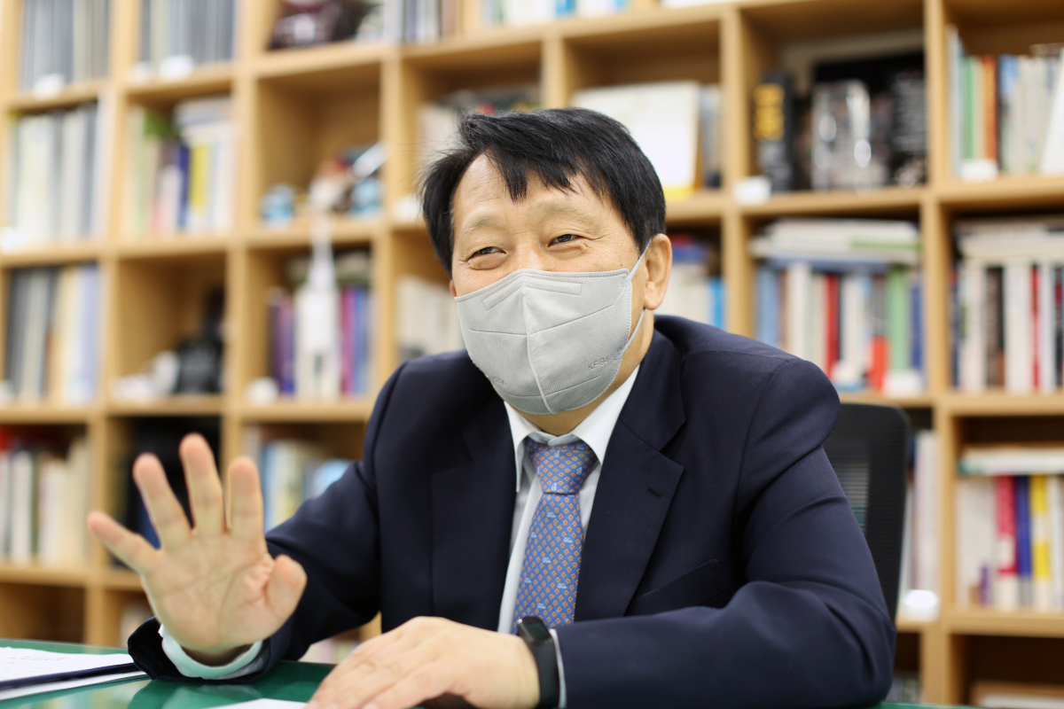 ▲이성 구로구청장이 지난달 31일 이투데이와의 인터뷰에서 구로 현안에 대한 의견을 밝혔다. 임기 마지막 날까지 최선을 다하겠다고 강조했다. (사진제공=구로구)