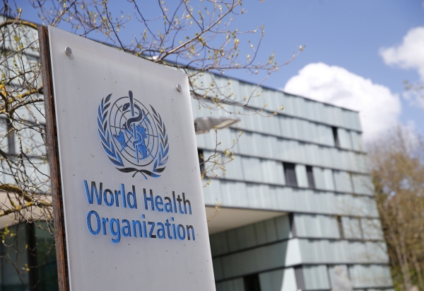 ▲스위스 제네바에 위치한 세계보건기구(WHO) 건물 밖에 로고가 그려져 있다.
 ( 제네바=로이터/연합뉴스)