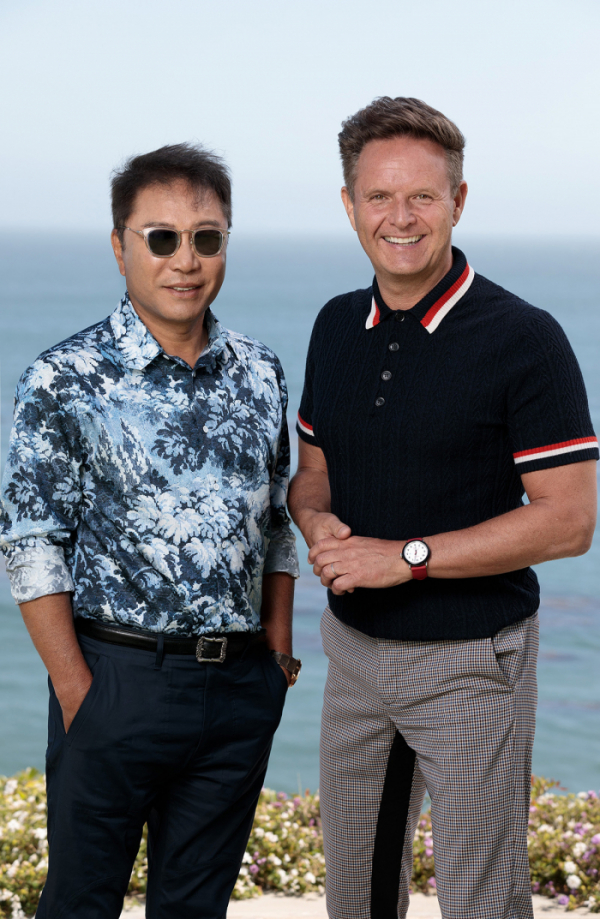 ▲MGM Portrait Shoot of Mark Burnett and Soo-Man Lee on Monday, May 3, 2021 in Malibu, CAPhoto: (Alex J. Berliner/ABImages) (사진제공=SM엔터테인먼트)