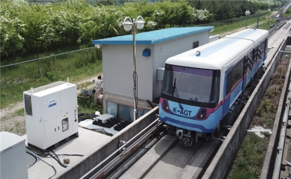 ▲한국철도기술연구원이 개발한 경전철용 무선급전시스템. (사진제공=국토교통부)