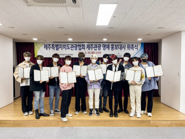 ▲오메가엑스(사진 = 스파이어엔터테인먼트 제공)