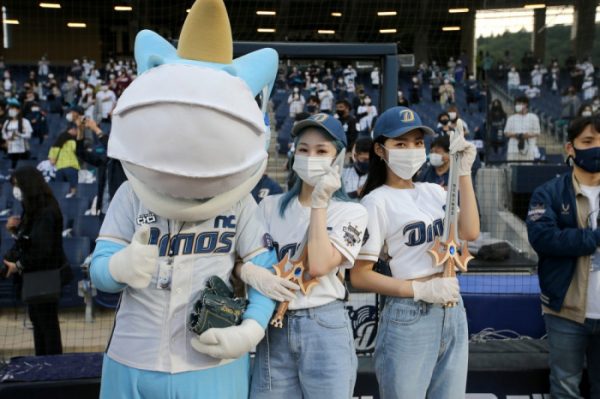 ▲에버글로우(사진 = 위에화엔터테인먼트 제공)