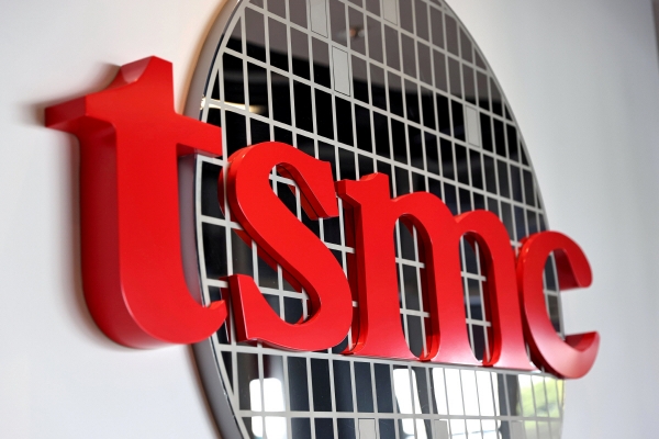 ▲대만 파운드리(반도체 위탁생산) 업체 대만 TSMC의 로고가 1월 19일 대만 신추에 있는 본사에 있다. 신추/로이터연합뉴스
