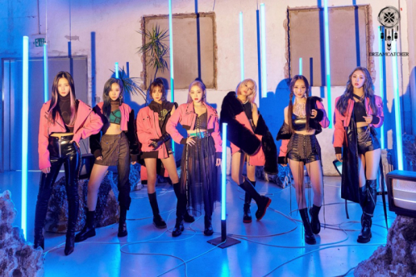 ▲드림캐쳐(걸그룹 드림캐쳐가 첫 단독 리얼리티를 통해 팬들과 만난다. 소속사 드림캐쳐컴퍼니는 24일 "드림캐쳐가 오는 26일 데뷔 첫 단독 리얼리티를 선보인다"라고 밝혔다. 10부작으로 구성된 이번 리얼리티는 웹 예능 형태로 제작된 콘텐츠로, 매주 수요일 오후 8시 드림캐쳐 공식 유튜브 채널을 통해 공개된다. 이 가운데 드림캐쳐는 데뷔 4년 만에 첫 단독 리얼리)