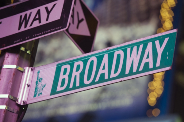 ▲지난 2012년 1월19일 촬영된 미 뉴욕 맨해튼 번화가 타임스스퀘어에 있는 브로드웨이 거리 도로표지판 모습.  (맨해튼=AP/뉴시스)