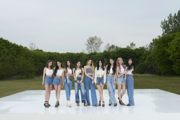 ▲프로미스나인(사진 = 프로미스나인 공식 SNS)