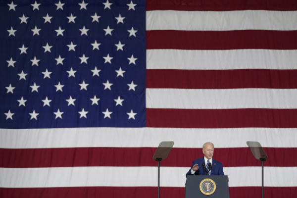 ▲조 바이든 미국 대통령이 28일(현지시간) 버지니아주 랭글리-유스티스 합동기지에서 연설을 하고 있다. 햄프턴/AP뉴시스