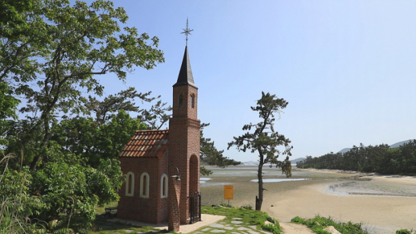 ▲'한국기행' 신안 12사도 순례길(사진제공=EBS1)