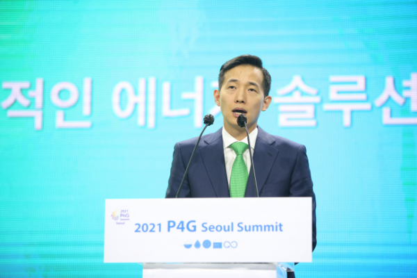 ▲김동관 한화솔루션 대표이사가 2021 P4G 서울 정상회의 에너지세션에서 기조연설을 하고 있다. (사진제공=한화솔루션)