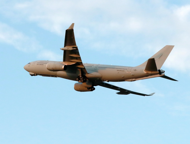 ▲<YONHAP PHOTO-4000> 얀센 백신 이송작전 투입되는 공중급유기 (부산=연합뉴스) 손형주 기자 = 미국이 제공하는 얀센 백신을 수송하는 공군 공중급유 수송기(KC-330)가 2일 오후 부산 김해공군기지에서 이륙해 미국으로 향하고 있다. 공중급유기는 미국에서 얀센 백신 100만회 분을 싣고 5일께 서울공항에 도착하는 것으로 전해진다. 2021.6.2 handbrother@yna.co.kr/2021-06-02 19:35:07/<저작권자 ⓒ 1980-2021 ㈜연합뉴스. 무단 전재 재배포 금지.>