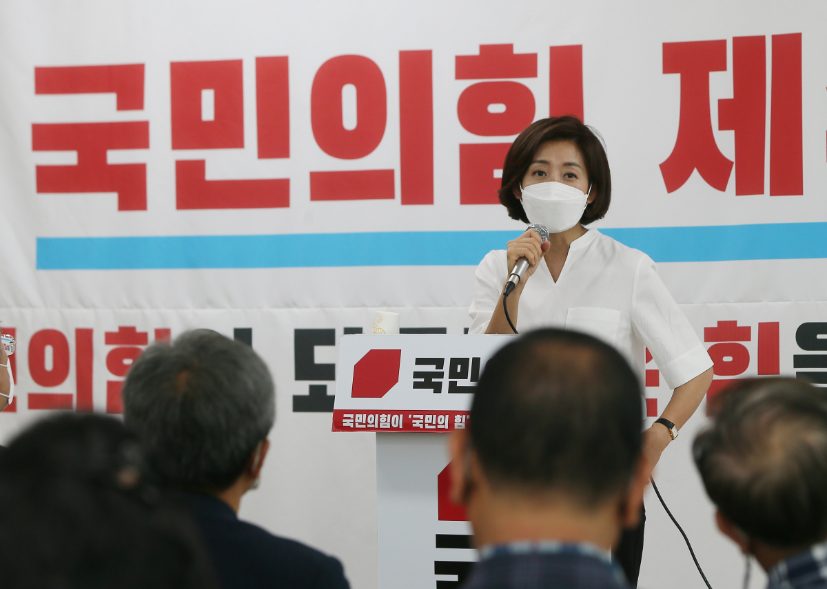 ▲국민의힘 당대표 선거에 출마한 나경원 후보가 5일 오전 제주시 연삼로 국민의힘 제주도당사에서 당원들과 간담회를 하고 있다. (연합뉴스)