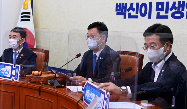 ▲더불어민주당 송영길 대표가 7일 오전 서울 여의도 국회에서 열린 최고위원회 회의에서 군 범죄 근절 및 피해자 보호 혁신 태스크 포스(TF)를 구성하기로 했다고 밝히고 있다. (연합뉴스)