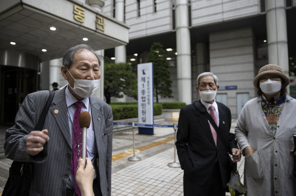 ▲인터뷰하는 강제 징용 소송 당사자들. (연합뉴스)