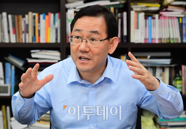 ▲국민의힘 당대표 출마자 주호영 의원이 서울 여의도 국회 의원회관에서 이투데이와 인터뷰를 하고 있다. 고이란 기자 photoeran@