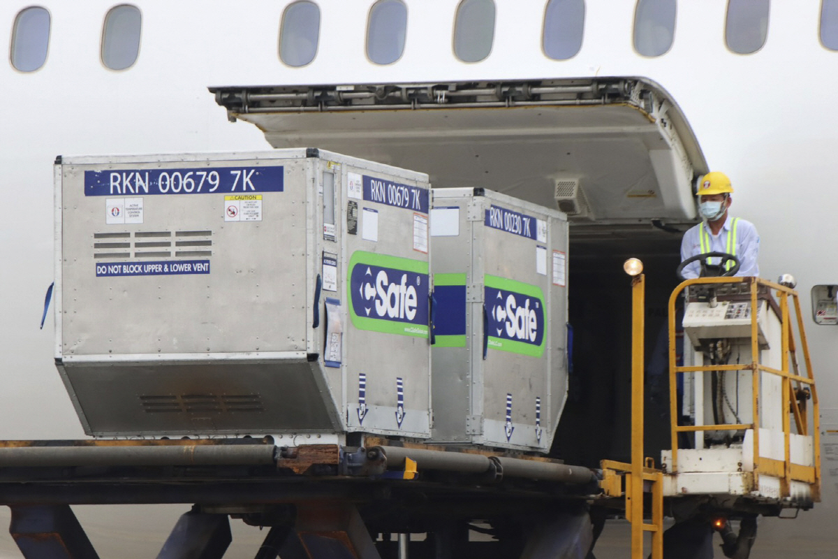 ▲대만 타오위안 국제공항에 백신이 도착하고 있다. 타오위안/AP뉴시스
