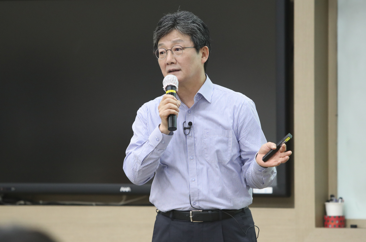 ▲유승민 전 국민의힘 의원이 지난달 31일 오후 경북 경산시 영남대학교에서 특강을 하고 있다. (연합뉴스)