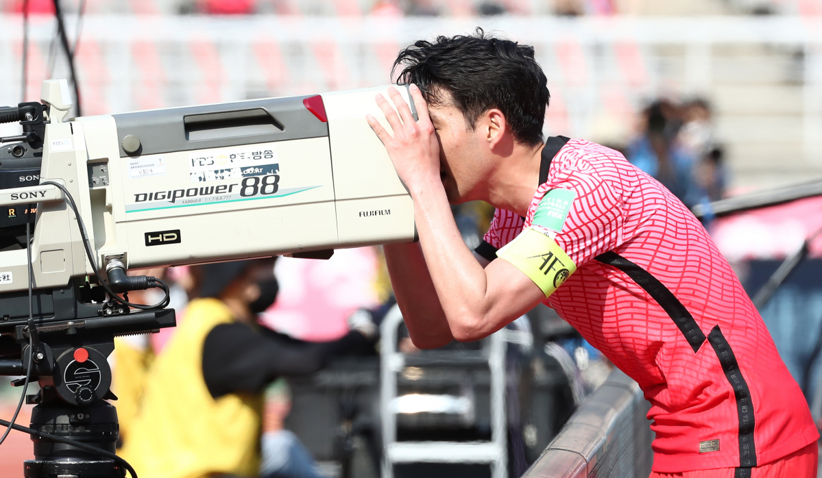 ▲13일 오후 경기 고양시 고양종합운동장에서 열린 2022년 FIFA 월드컵 아시아 지역 2차 예선 대한민국과 레바논의 경기 후반전, 손흥민이 페널티킥을 성공 시킨 후 세리머니를 하고 있다. (뉴시스)