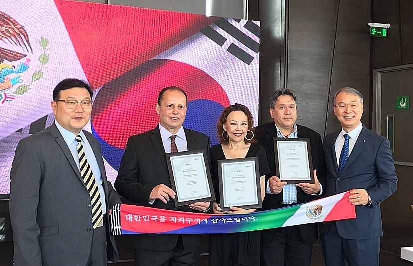 ▲위니아전자가 개최한 멕시코 한국전쟁 참전용사 감사회 (사진제공=위니아전자)