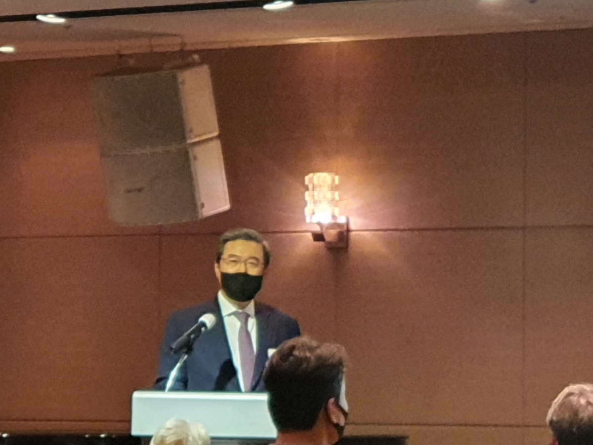 ▲주영섭 한국디지털혁신협회 회장(고려대 특임교수ㆍ전 중기청장)이 17일 열린 디지털 혁신 리더스포럼에서 발표하고 있다. (이다원 기자 leedw@)