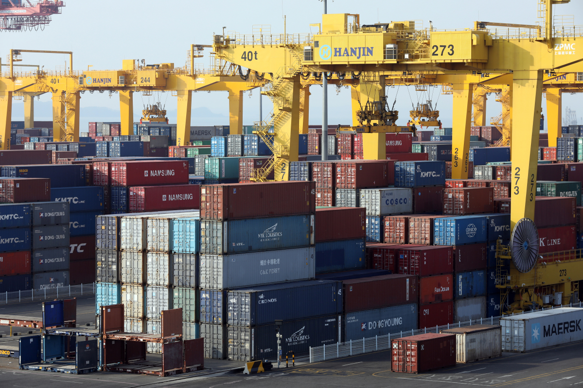 ▲올 1월 1일 오전 인천 연수구 인천신항한진컨테이너터미널 모습.  (뉴시스)