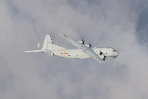 ▲중국 Y-8 대잠초계기가 하늘을 날고 있다. EPA연합뉴스
