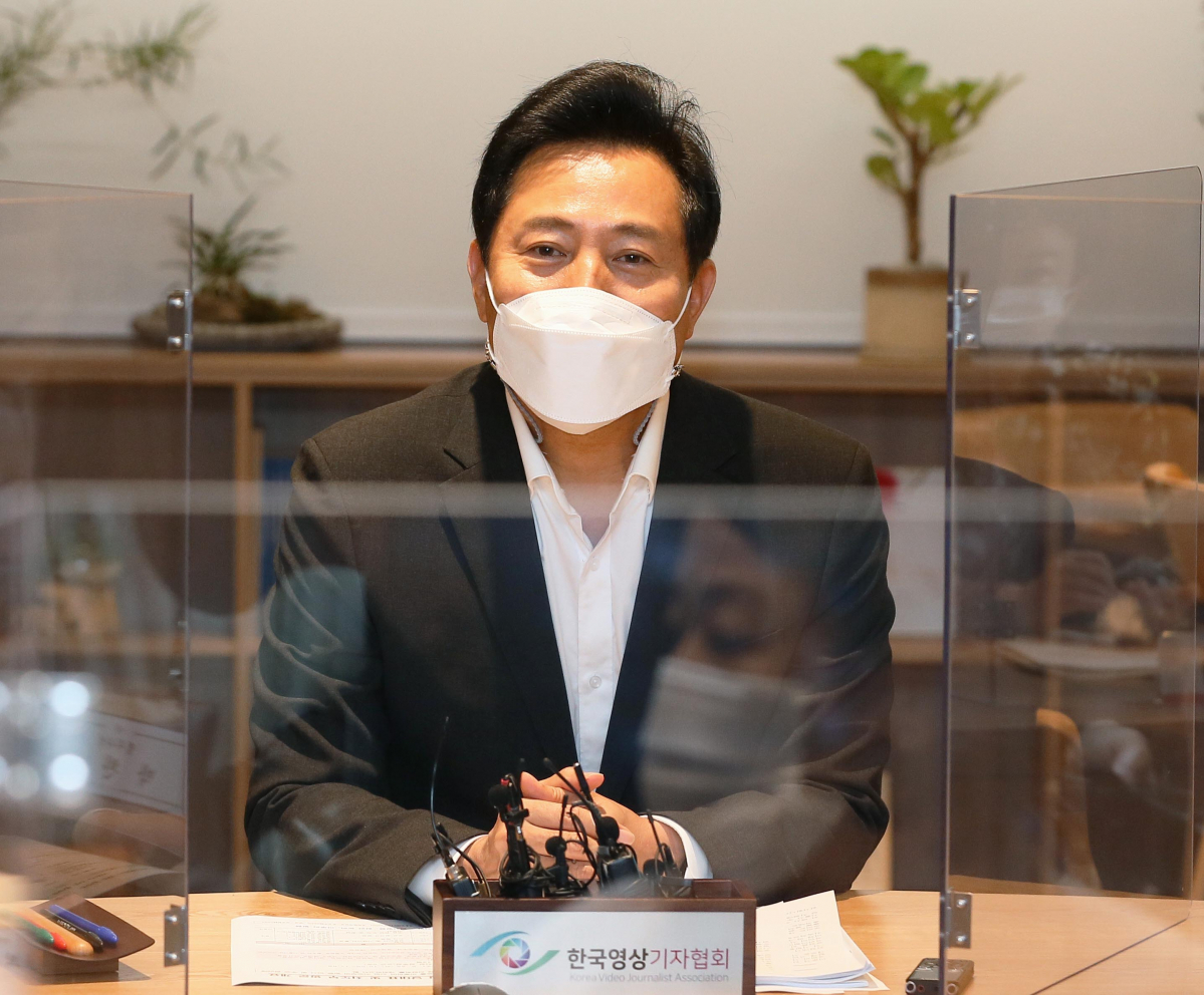 ▲오세훈 서울시장이 22일 오전 서울 중구 서울시청에서 열린 이준석 국민의힘 대표와의 현안간담회에 참석해 발언하고 있다.  (국회사진기자단)