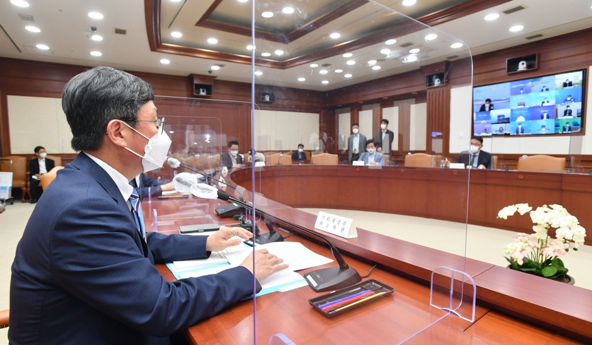 ▲안도걸 기획재정부 2차관이 24일 서울 광화문 정부서울청사에서 '제7차 재정관리점검회의'를 주재하고 모두발언을 하고 있다. (사진제공=기획재정부)