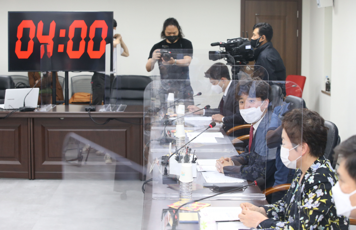 ▲이준석 국민의힘 이준석 대표가 24일 서울 여의도 중앙당사에서 열린 ‘제1회 국민의힘 대변인 선발 토론배틀 - 나는 국대다! 위드 준스톤’에서 인사말을 하고 있다. (연합뉴스)