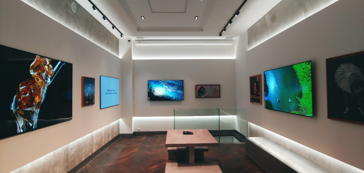 ▲LG전자가 프랑스 파리 생제르맹 거리에 올레드 TV 플래그십 매장 'LG 올레드 갤러리(LG OLED GALLERY)'를 열었다. 사진은 신규 매장에 LG 올레드 TV가 전시돼 있는 모습. (사진제공=LG전자)