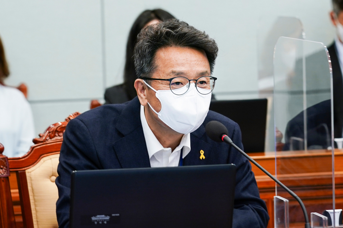 ▲이철희 정무수석이 지난 4월 19일 오후 청와대 여민관에서 열린 수석·보좌관회의에 참석해 인사말을 하고 있다. (뉴시스)