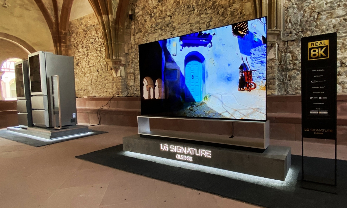 ▲LG전자 超프리미엄 가전 브랜드 ‘LG 시그니처(LG SIGNATURE)’가 독일에서 열리는 유명 음악축제인 ‘라인가우 뮤직 페스티벌(Rheingau Musik Festival)’을 후원한다. 라인가우 뮤직 페스티벌 공연이 열리는 에버바흐 수도원(Kloster Eberbach)에 LG 시그니처 제품이 전시돼있다. (사진제공=LG전자)