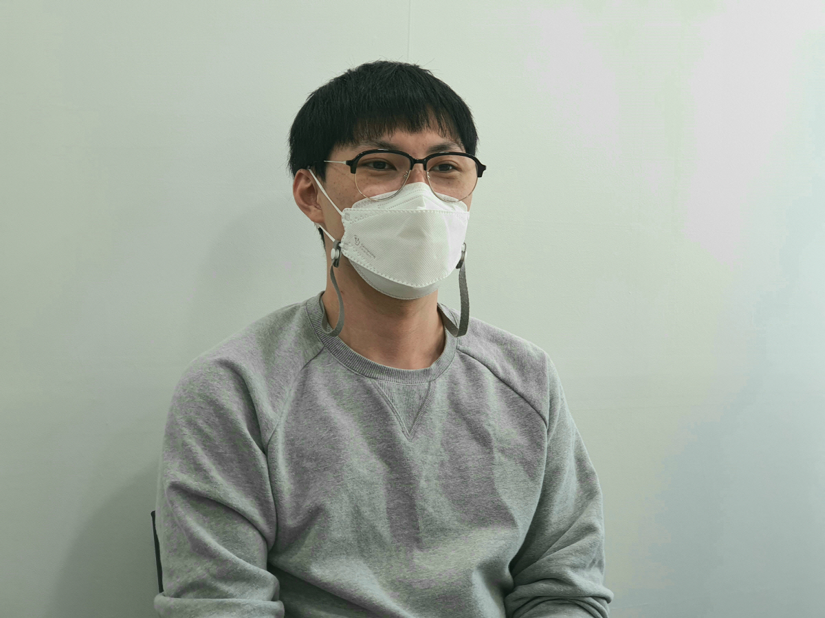 ▲패스트캠퍼스 ‘네카라쿠배 프런트엔드 취업완성스쿨’을 수강 중인 장지훈(27) 씨. 그는 좋은 서비스를 만드는 개발자가 꿈이라고 했다.
