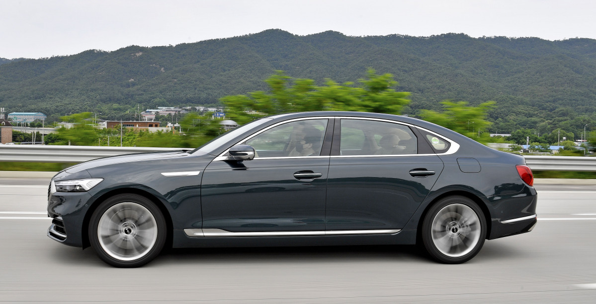 ▲전방 도로 상황을 미리 감지하고 최적의 기어단수를 찾아 미리 변속하는 게 특징이다. 곡선구간과 내리막길, 과속방지턱, 전방 진행차의 감속 등을 사전에 파악한다. 방식은 내비게이션과 카메라 센서 등을 활용한다. (사진제공=기아)