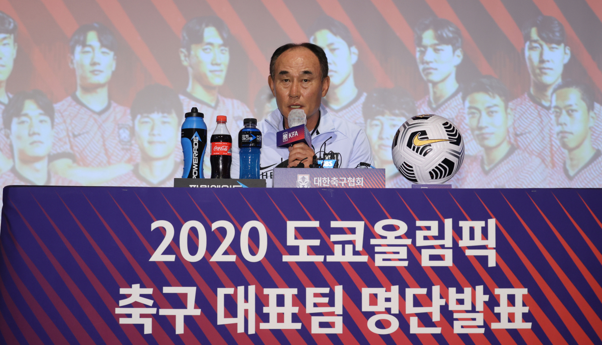 ▲ 김학범 올림픽 남자 축구대표팀 감독이 30일 오후 서울 종로구 광화문 KT스퀘어에서 열린 2020 도쿄올림픽 축구대표팀 최종 명단 발표 기자회견에서 취재진 질문에 답하고 있다. (연합뉴스)