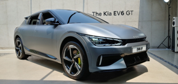 ▲고성능 모델인 EV6 GT는 정지 상태에서 시속 100㎞까지 단 3.5초 만에 돌파한다. 내년 하반기 출시 예정이다.  (유창욱 기자 woogi@)