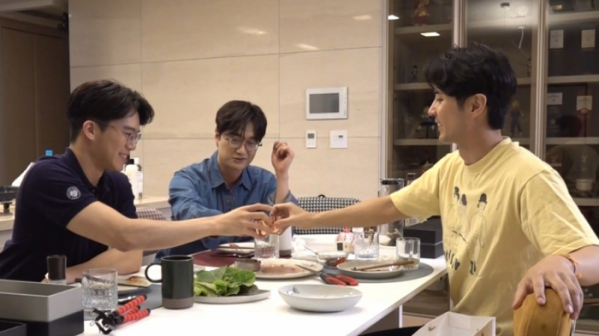 ▲김지석 하석진 이장원, 나이 41세 동갑 친구들(사진제공=MBC)